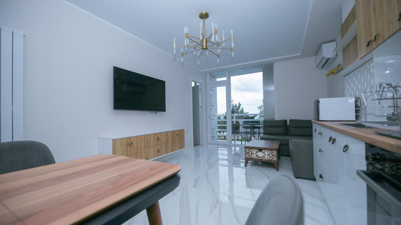 Next The Sea Apartment Batumi Bagian luar foto