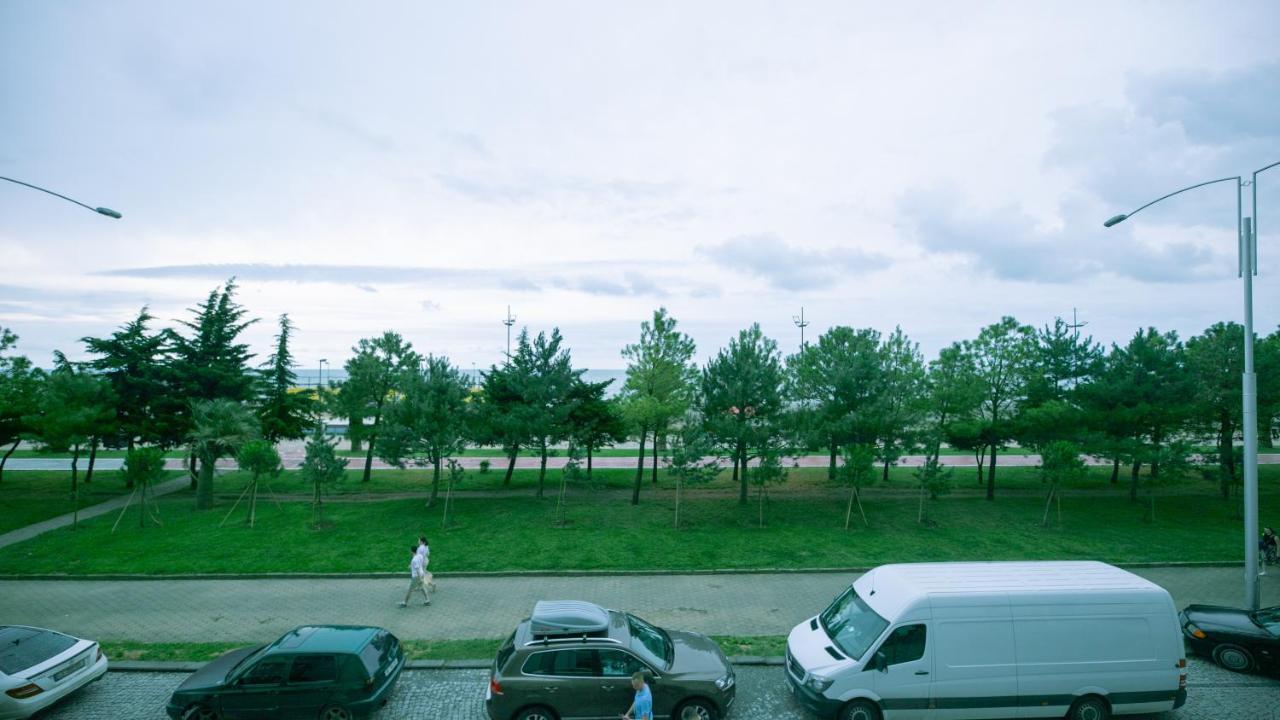 Next The Sea Apartment Batumi Bagian luar foto